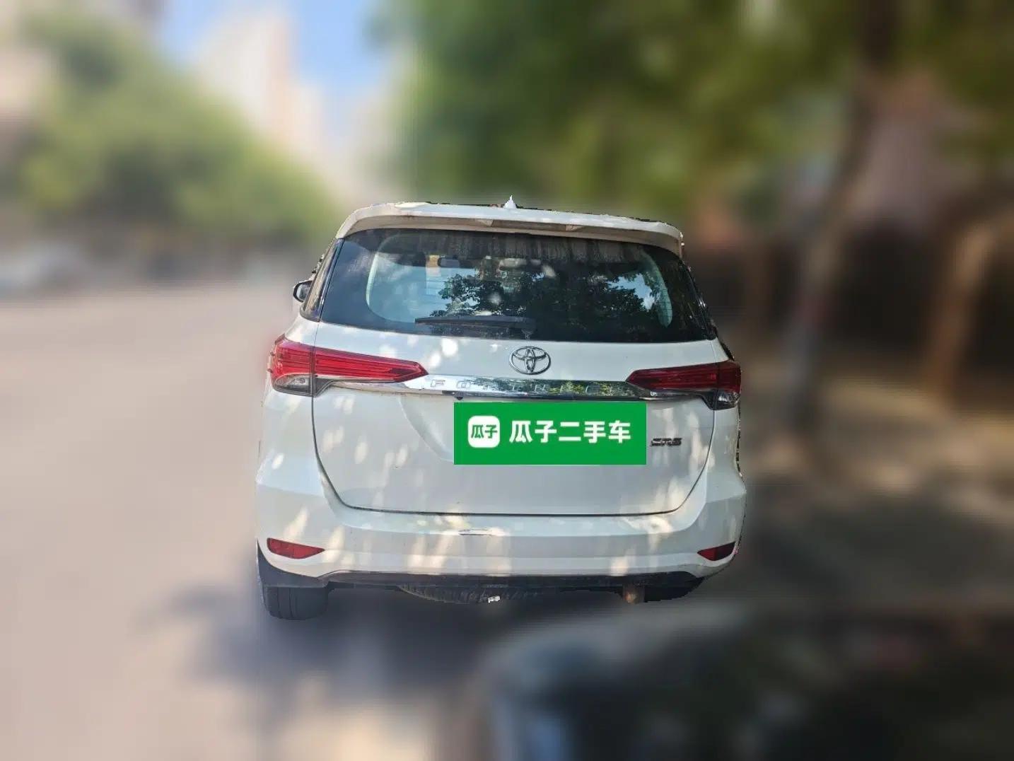 Toyota Fortuner Toyota Fortuner 2017, 2.7L, automatic transmission, 7 seats, gasoline (Middle East-spec parallel import) — миниатюра 5