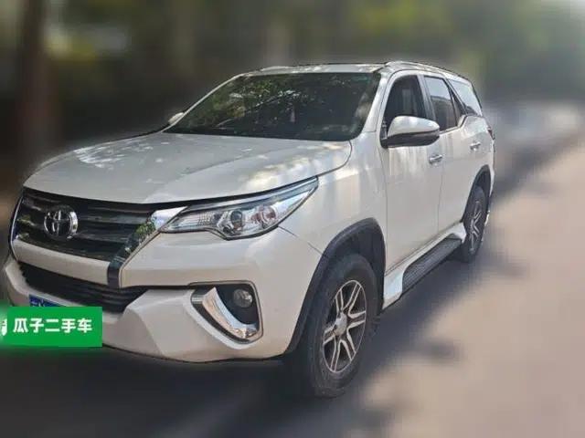 Toyota Fortuner Toyota Fortuner 2017, 2.7L, automatic transmission, 7 seats, gasoline (Middle East-spec parallel import)