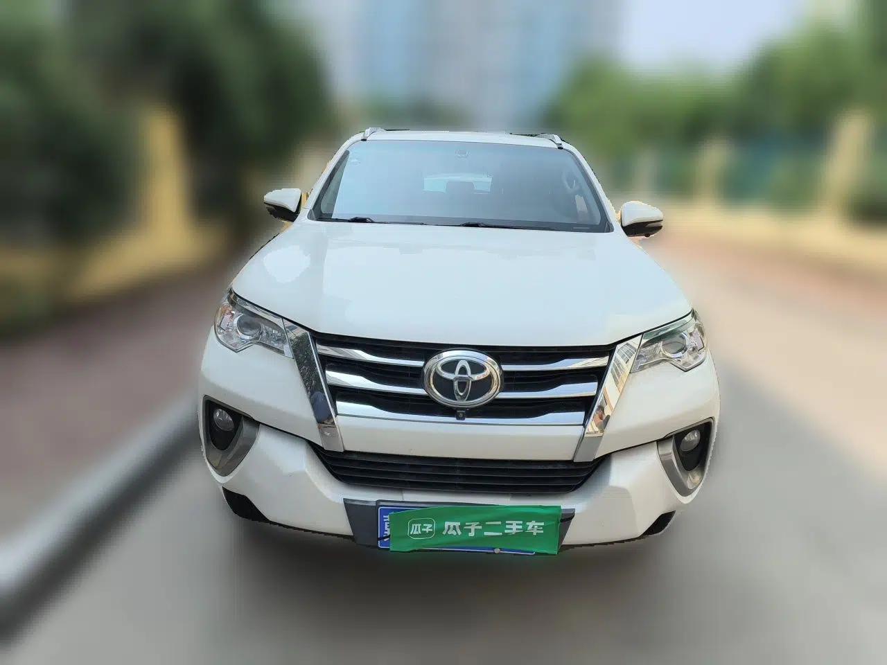 Toyota Fortuner 2018 Toyota Fortuner (Imported) 2.7 Automatic, Seven-Seater, Three Airbags, No Sunroof — миниатюра 2