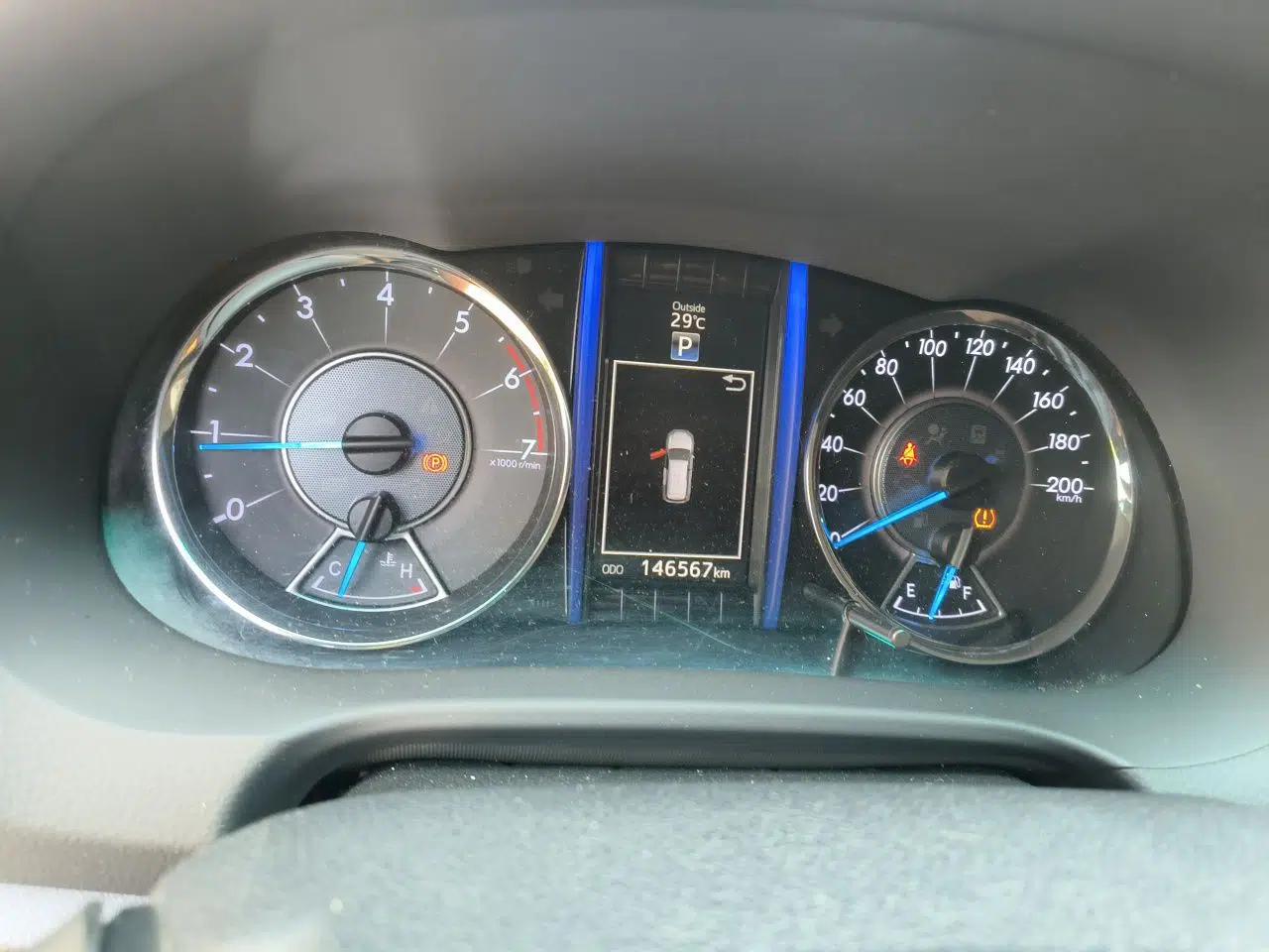 Toyota Fortuner 2018 Toyota Fortuner (Imported) 2.7 Automatic, Seven-Seater, Three Airbags, No Sunroof — миниатюра 11