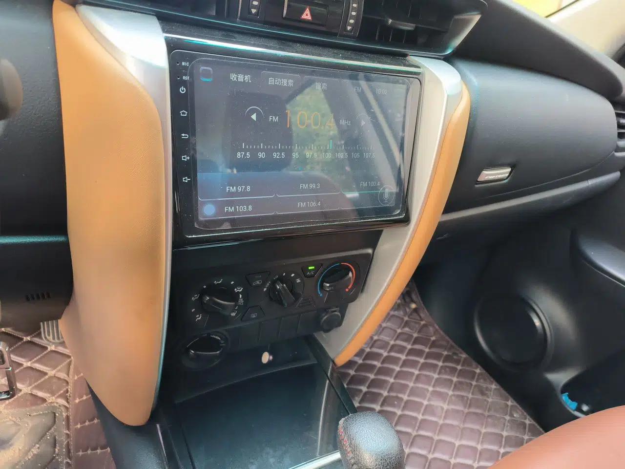 Toyota Fortuner 2018 Toyota Fortuner (Imported) 2.7 Automatic, Seven-Seater, Three Airbags, No Sunroof — миниатюра 13