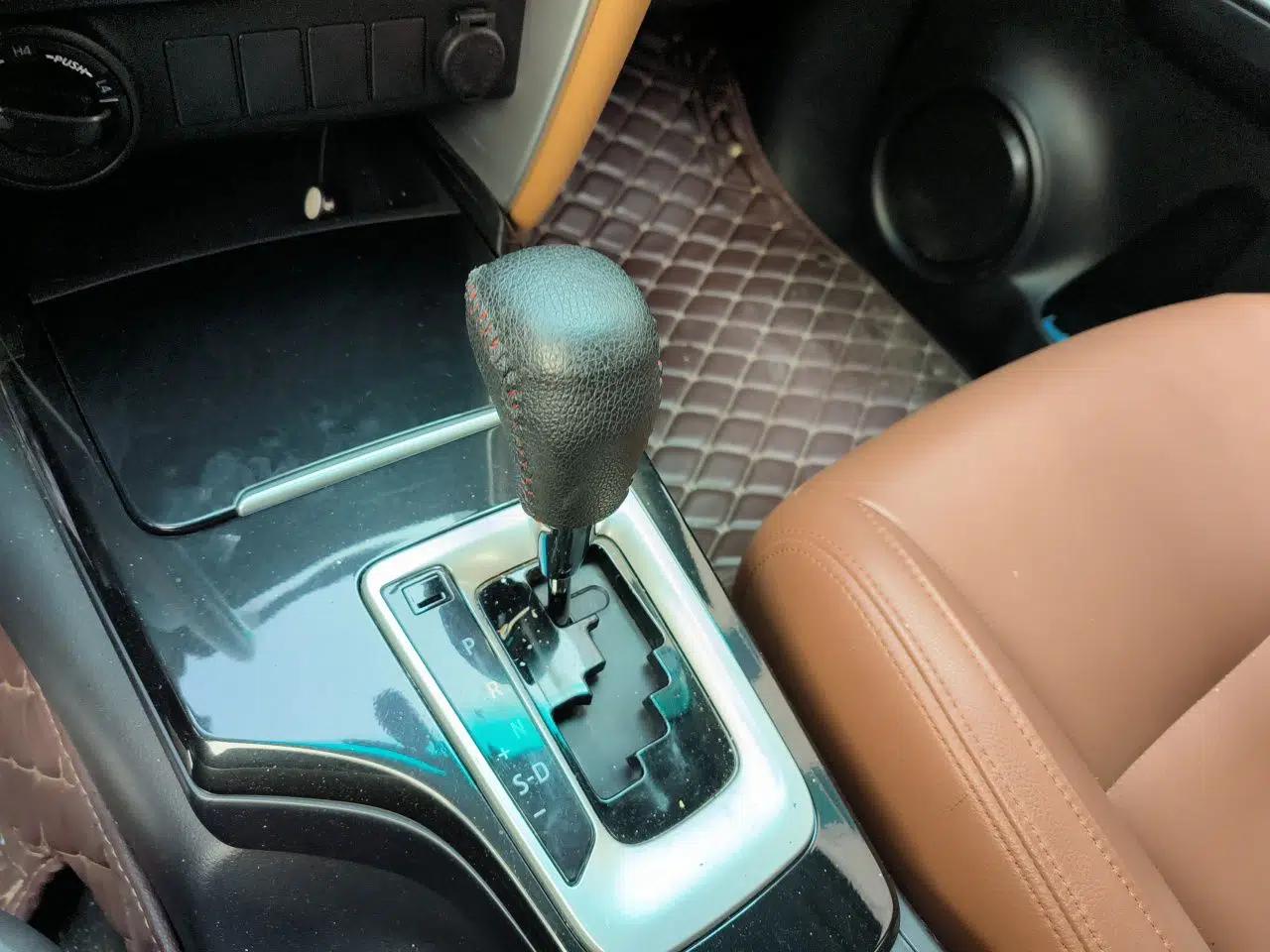 Toyota Fortuner 2018 Toyota Fortuner (Imported) 2.7 Automatic, Seven-Seater, Three Airbags, No Sunroof — миниатюра 14