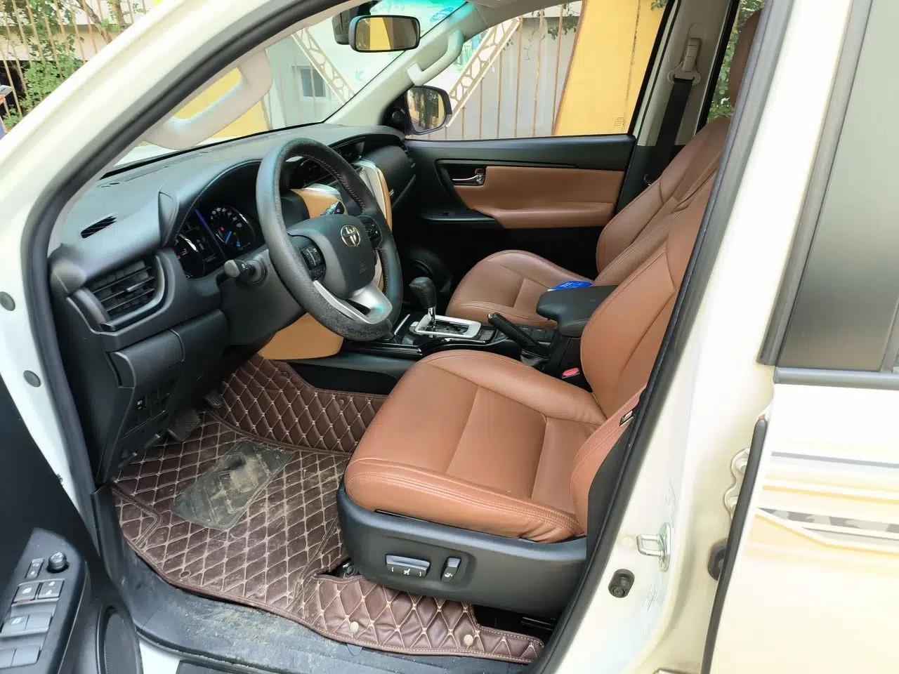 Toyota Fortuner 2018 Toyota Fortuner (Imported) 2.7 Automatic, Seven-Seater, Three Airbags, No Sunroof — миниатюра 15