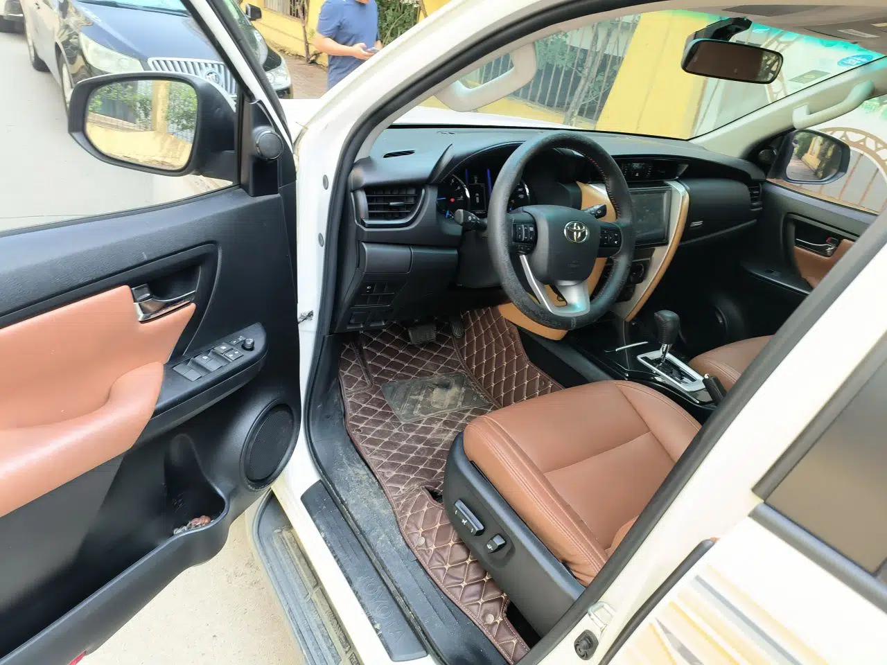 Toyota Fortuner 2018 Toyota Fortuner (Imported) 2.7 Automatic, Seven-Seater, Three Airbags, No Sunroof — миниатюра 16