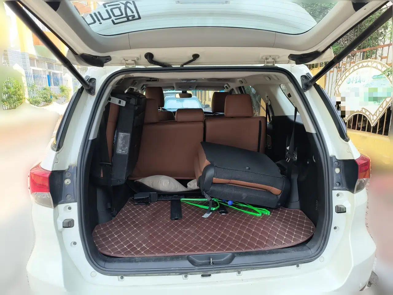 Toyota Fortuner 2018 Toyota Fortuner (Imported) 2.7 Automatic, Seven-Seater, Three Airbags, No Sunroof — миниатюра 19