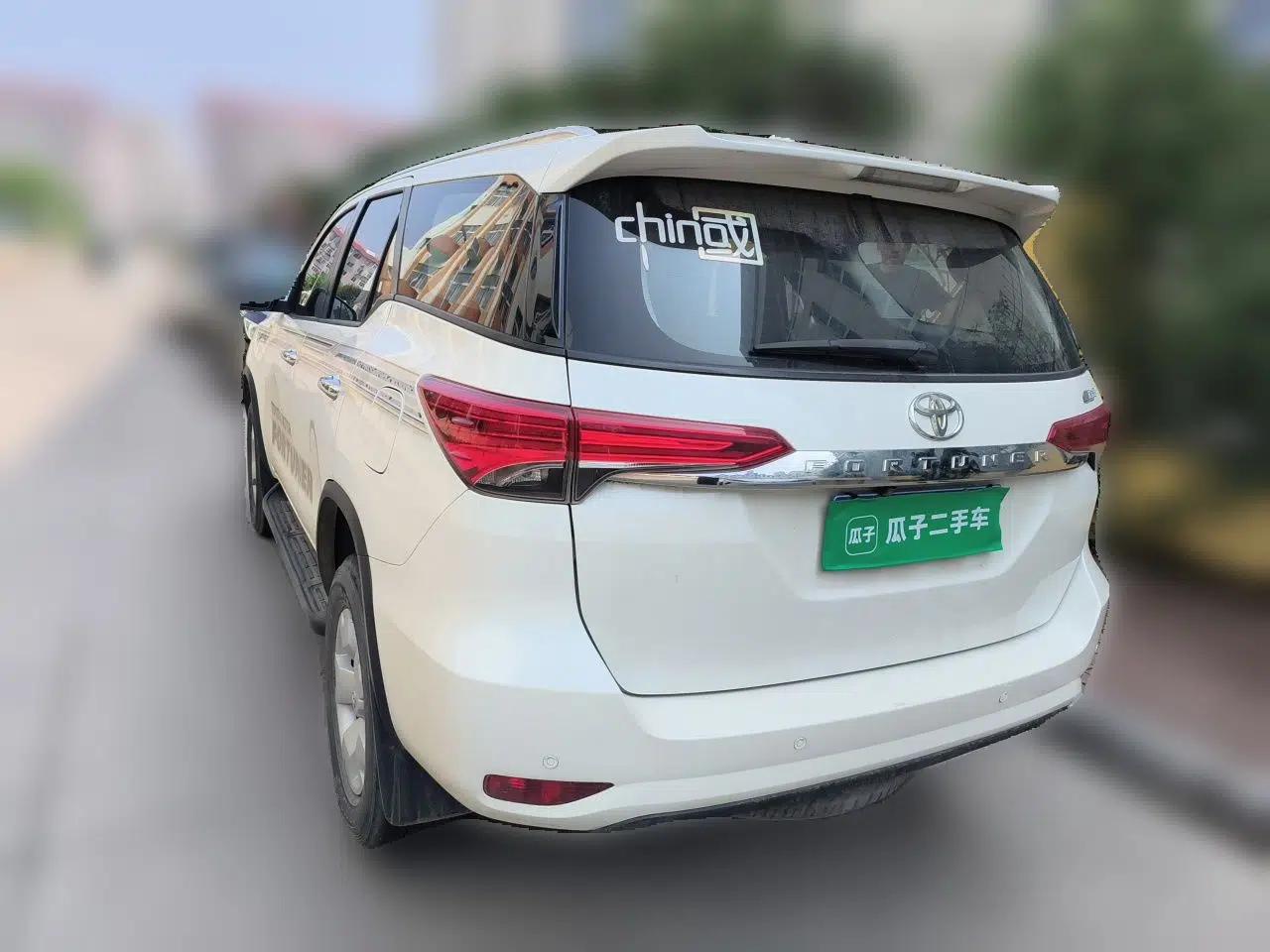 Toyota Fortuner 2018 Toyota Fortuner (Imported) 2.7 Automatic, Seven-Seater, Three Airbags, No Sunroof — миниатюра 4