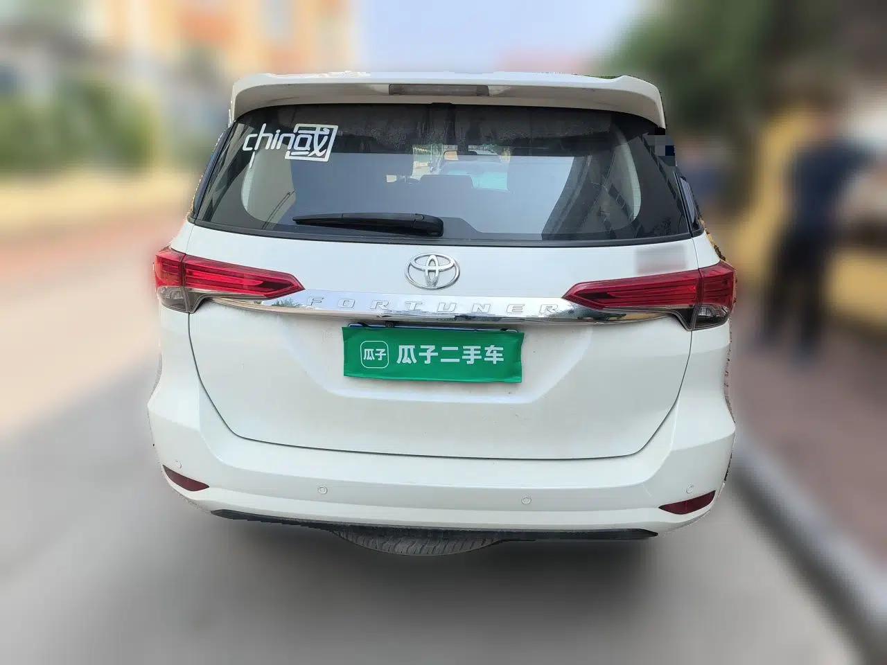 Toyota Fortuner 2018 Toyota Fortuner (Imported) 2.7 Automatic, Seven-Seater, Three Airbags, No Sunroof — миниатюра 5