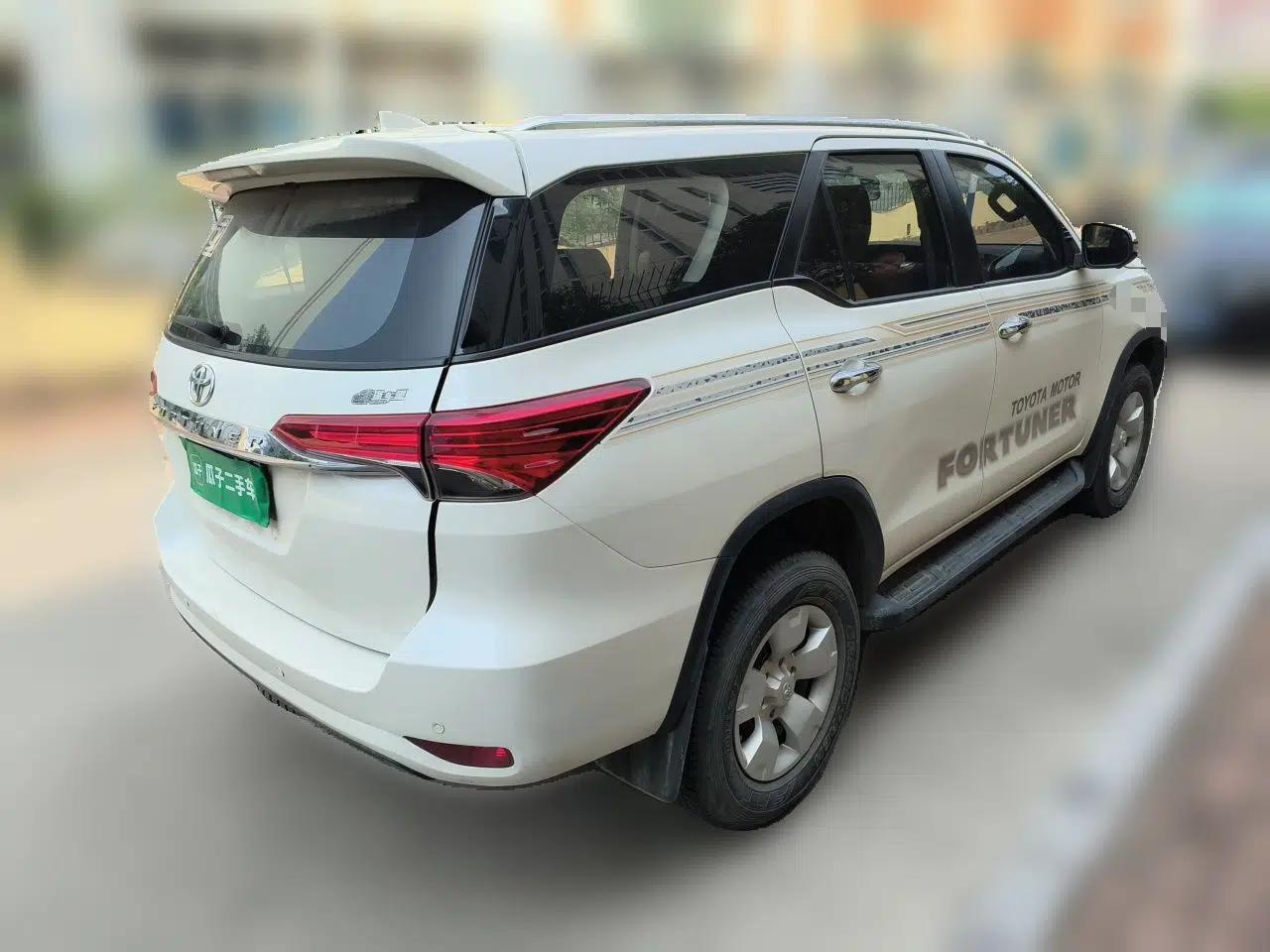 Toyota Fortuner 2018 Toyota Fortuner (Imported) 2.7 Automatic, Seven-Seater, Three Airbags, No Sunroof — миниатюра 6