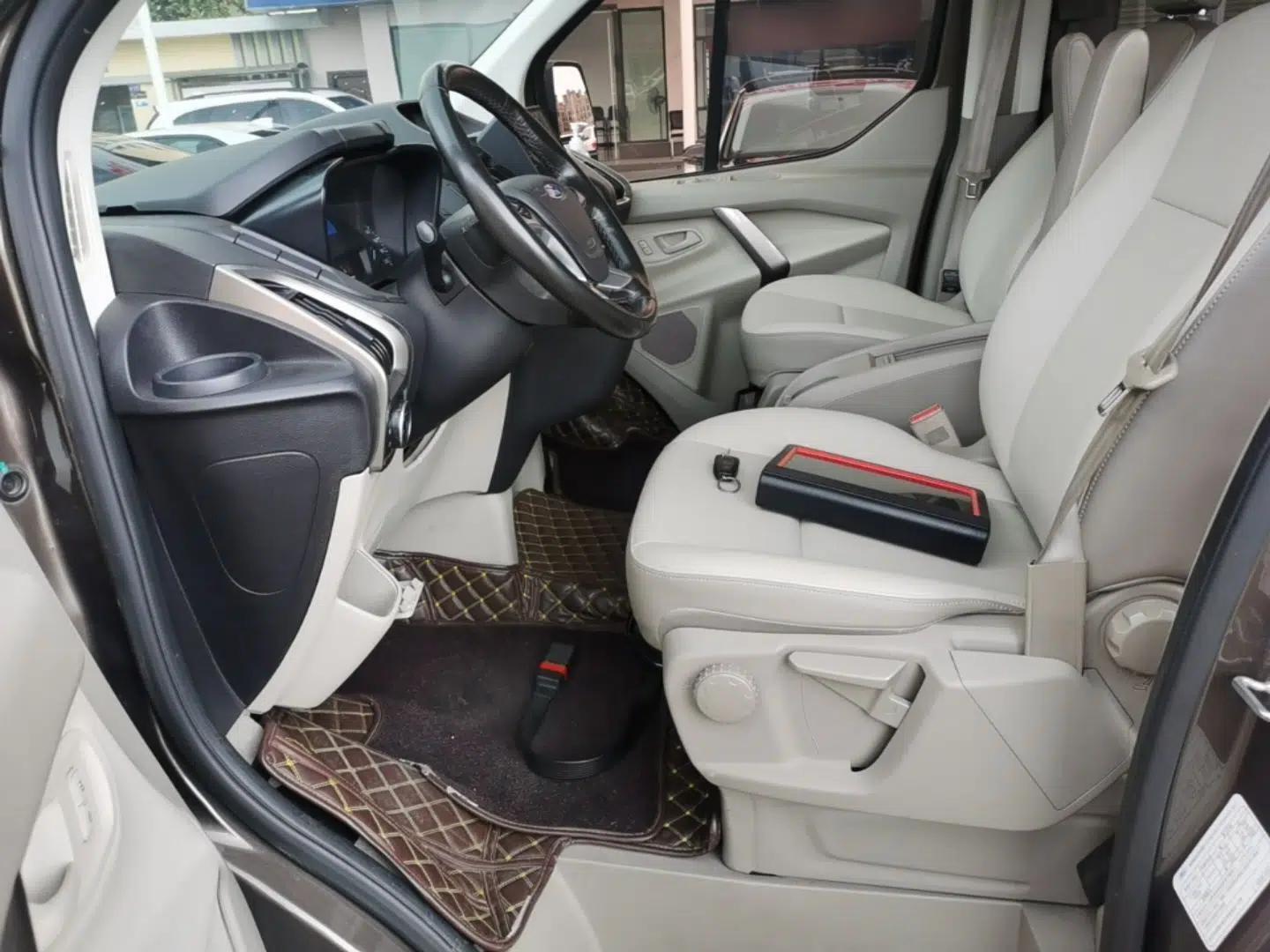 Ford Tourneo Custom 2017 2.0T Automatic Elite Edition — миниатюра 17