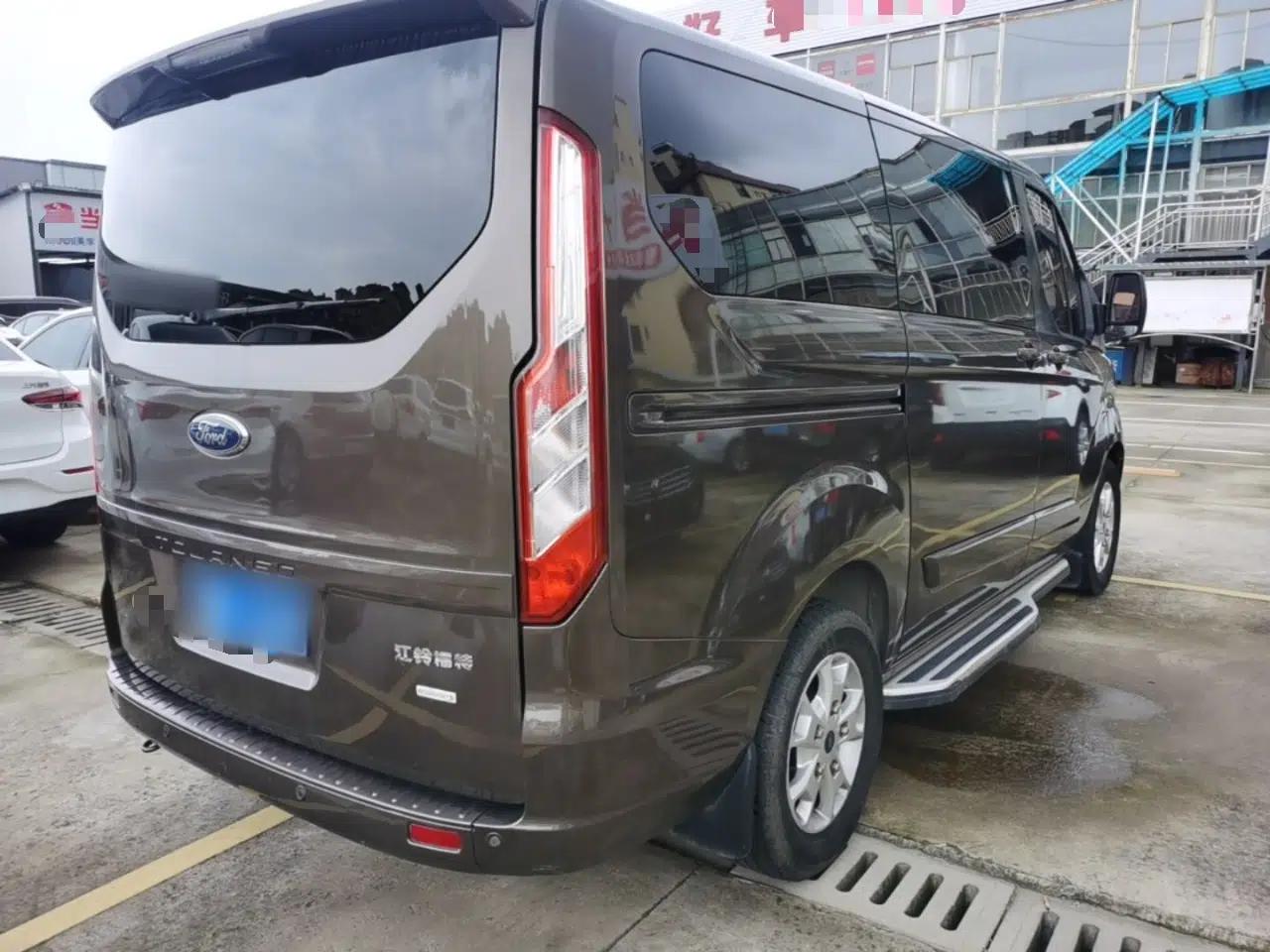 Ford Tourneo Custom 2017 2.0T Automatic Elite Edition — миниатюра 6