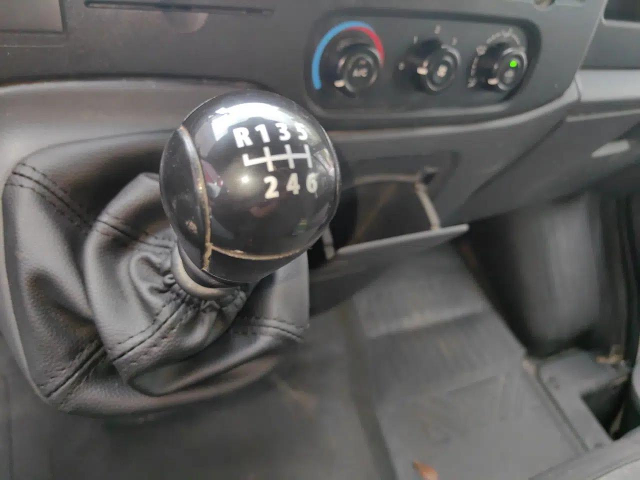 Ford Transit Custom Next-generation Transit 2.4T diesel, manual transmission, 7 seats — миниатюра 14