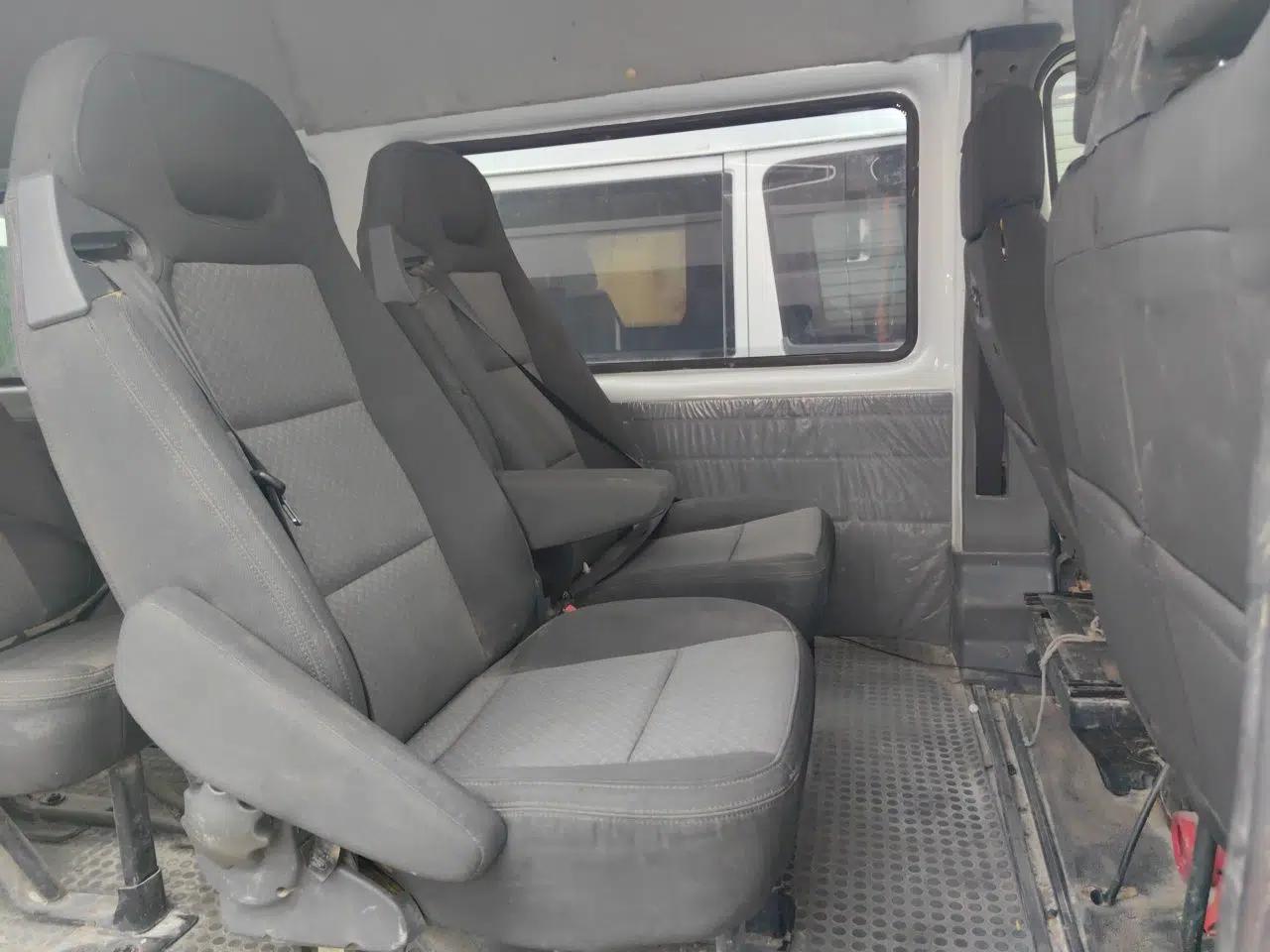 Ford Transit Custom Next-generation Transit 2.4T diesel, manual transmission, 7 seats — миниатюра 17
