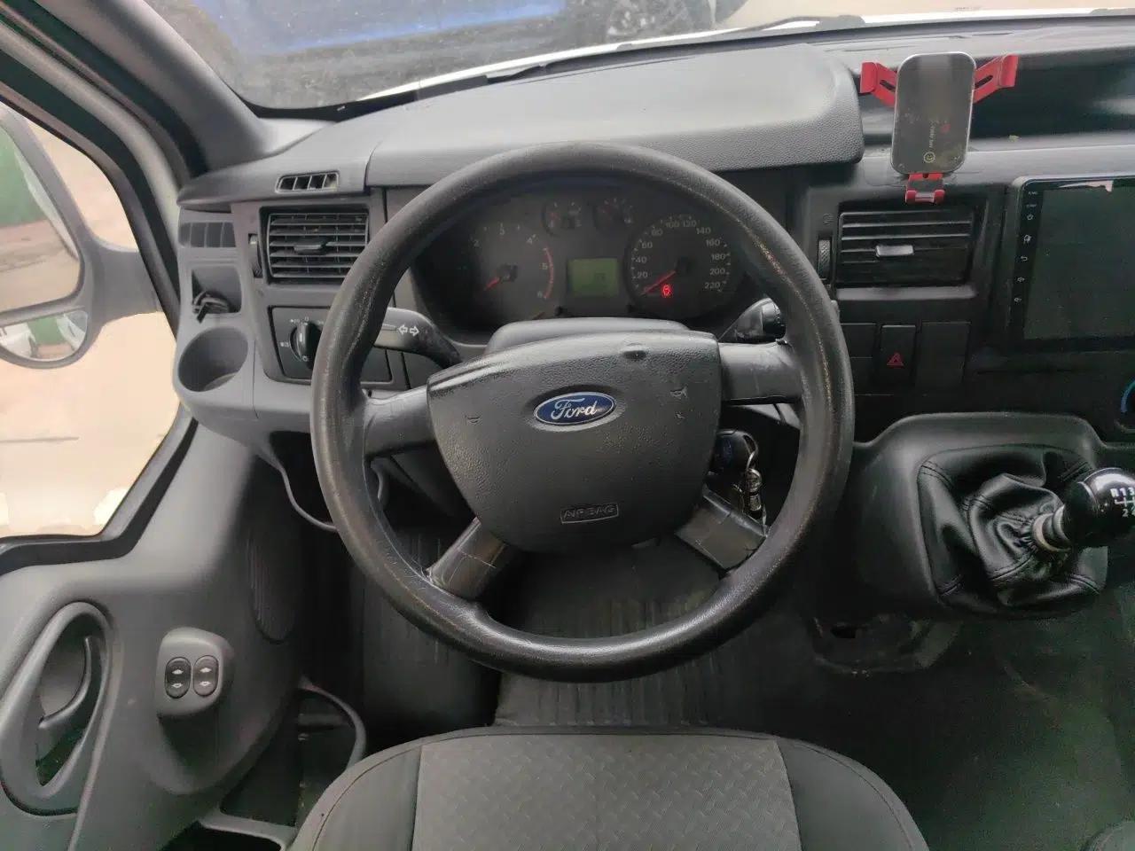 Ford Transit Custom Next-generation Transit 2.4T diesel, manual transmission, 7 seats — миниатюра 10