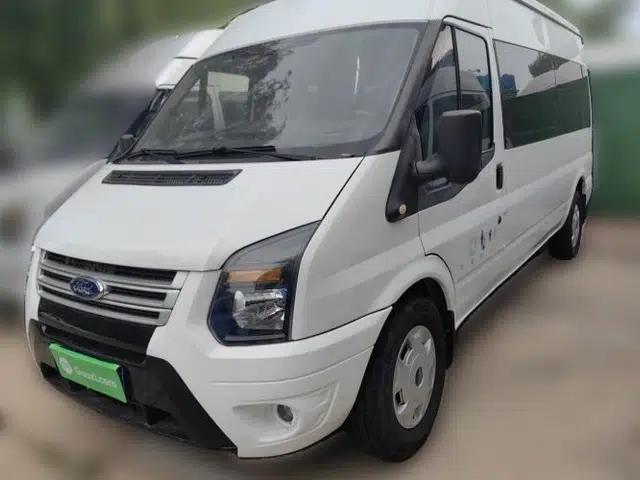 Ford Transit Custom Next-generation Transit 2.4T diesel, manual transmission, 7 seats