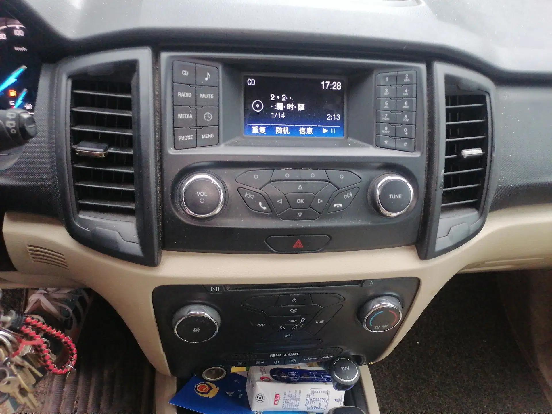 Ford Everest 2016 2.0T Gasoline Automatic 4x4 Elite Edition — миниатюра 13