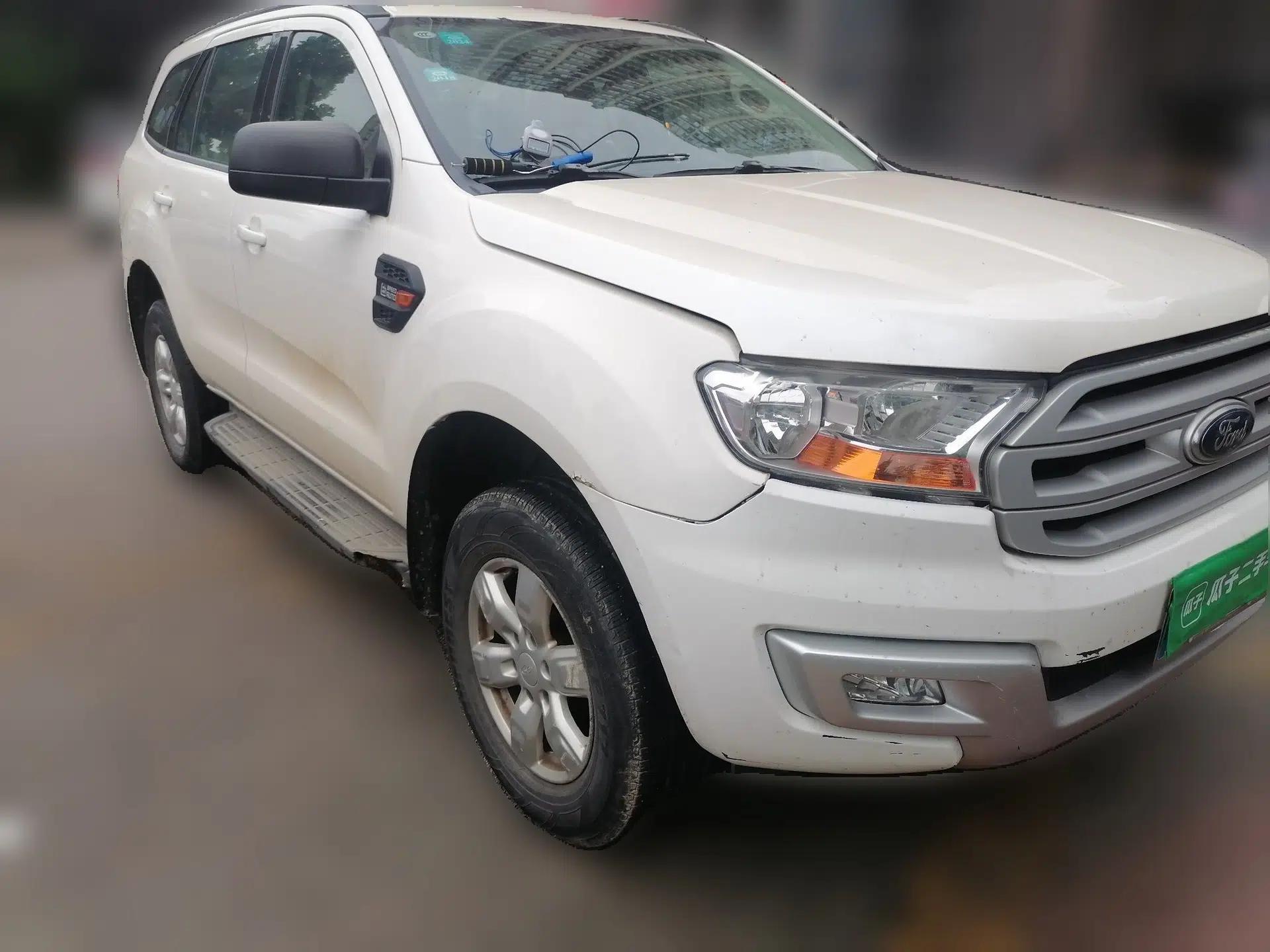 Ford Everest 2016 2.0T Gasoline Automatic 4x4 Elite Edition — миниатюра 3