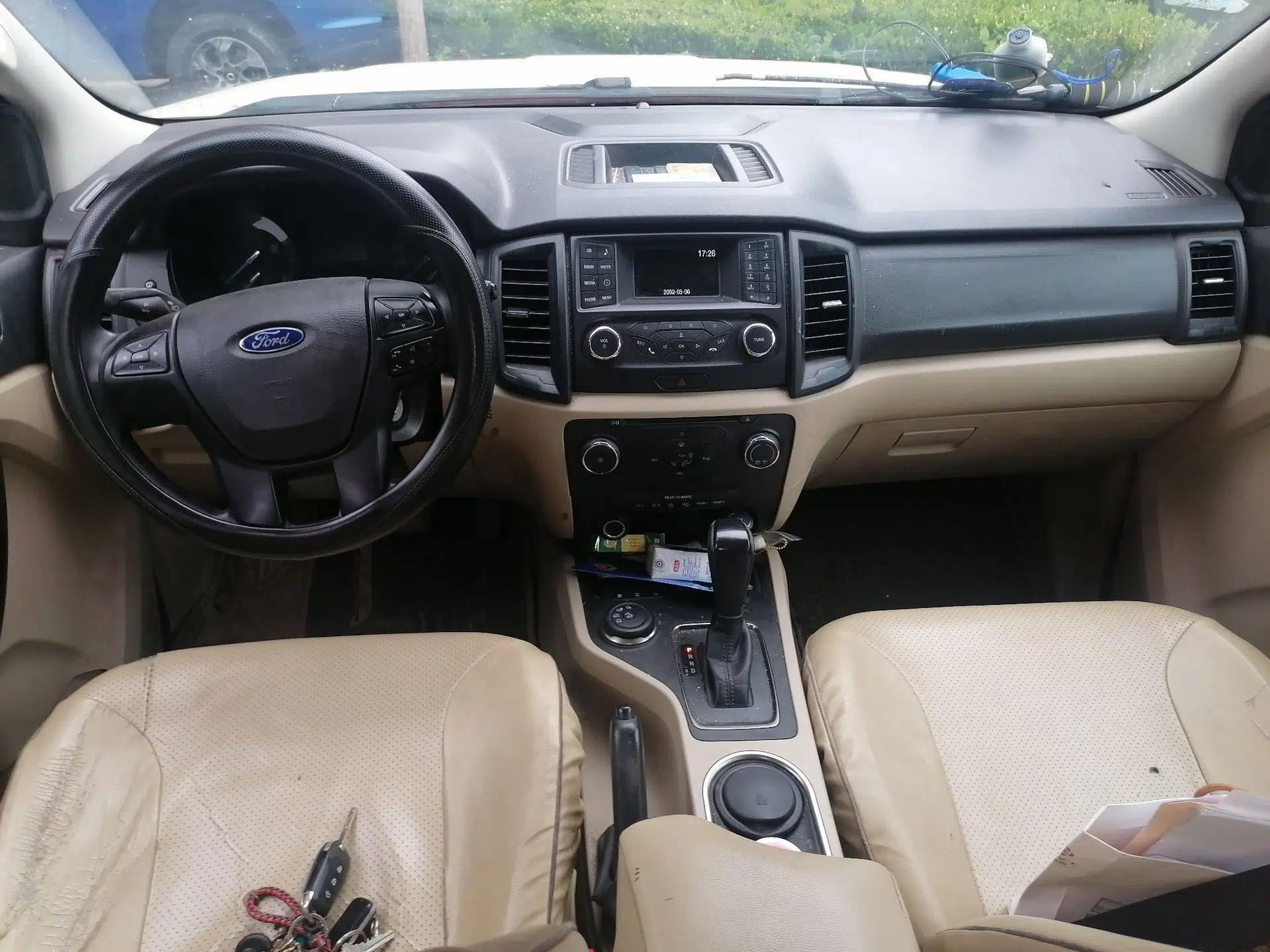 Ford Everest 2016 2.0T Gasoline Automatic 4x4 Elite Edition — миниатюра 9