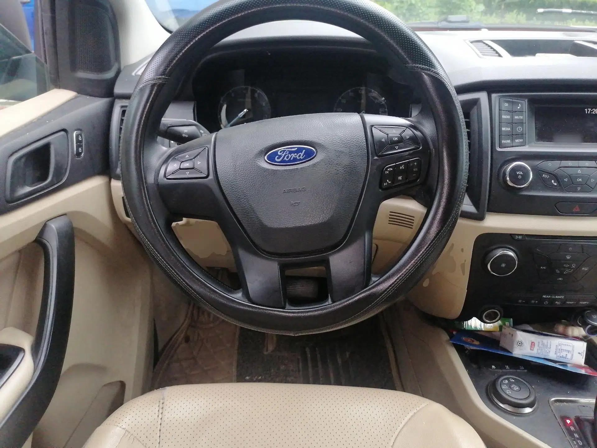 Ford Everest 2016 2.0T Gasoline Automatic 4x4 Elite Edition — миниатюра 10