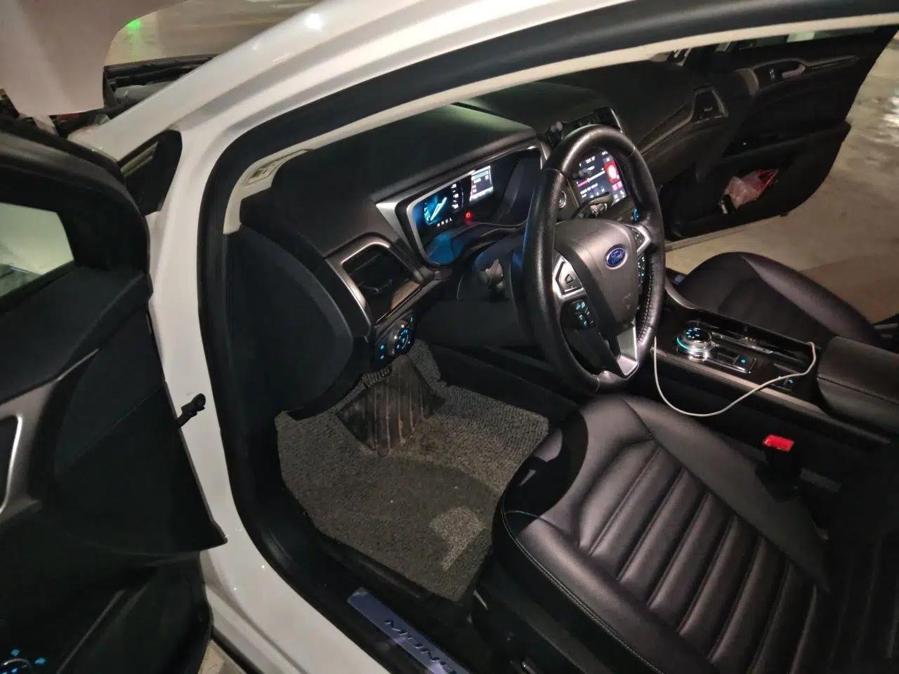 Ford Mondeo New Energy 2018 2.0 PHEV ZhiShang Trim — миниатюра 16