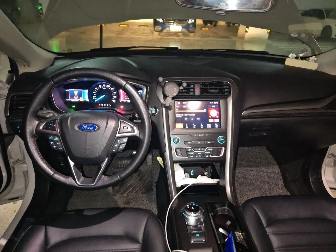 Ford Mondeo New Energy 2018 2.0 PHEV ZhiShang Trim — миниатюра 9
