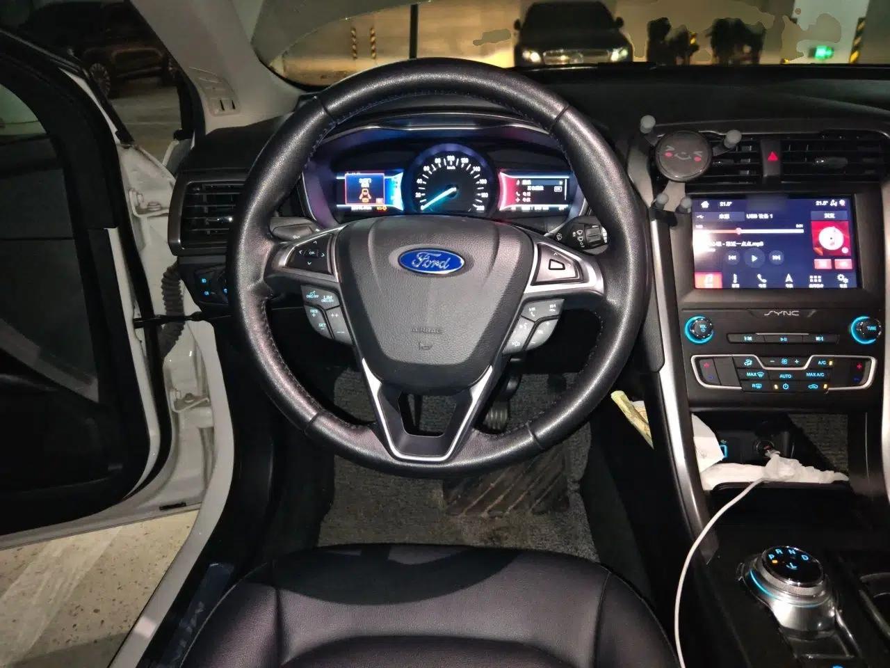 Ford Mondeo New Energy 2018 2.0 PHEV ZhiShang Trim — миниатюра 10