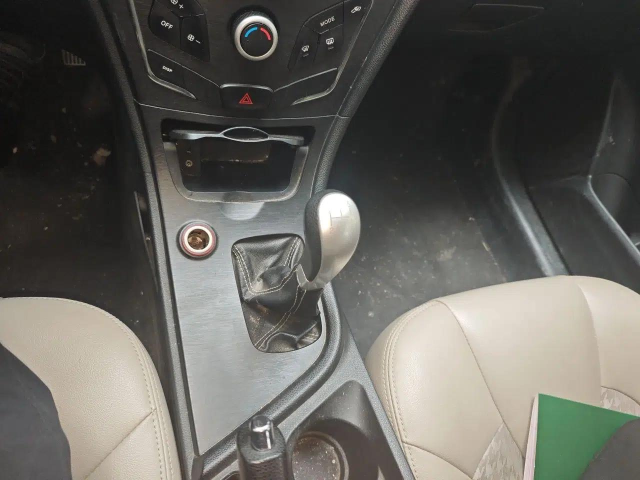 GAC Trumpchi GA3S Vision 2014 1.6L Manual Elite Edition — миниатюра 14