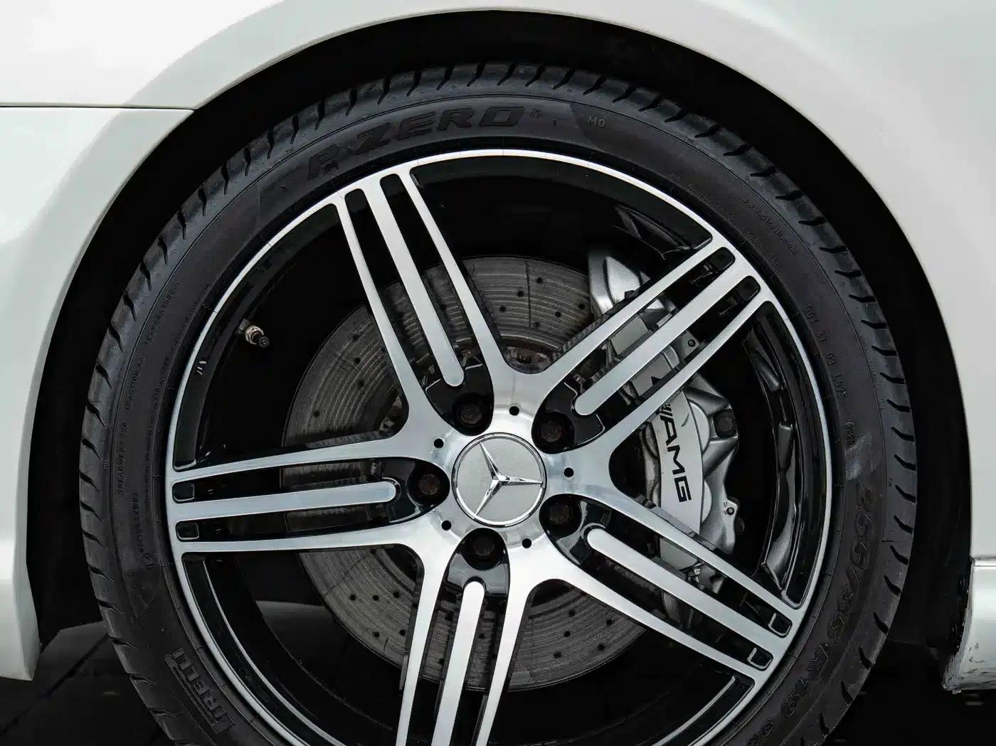 2008 Mercedes-Benz CLS AMG 63 — миниатюра 4