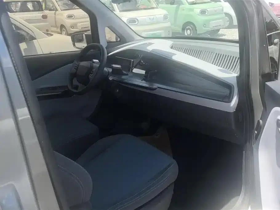 Baojun E200 2020 Model 305KM Smart Edition — миниатюра 8