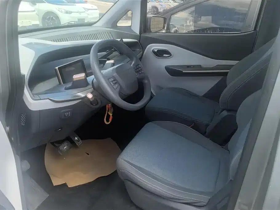 Baojun E200 2020 Model 305KM Smart Edition — миниатюра 9