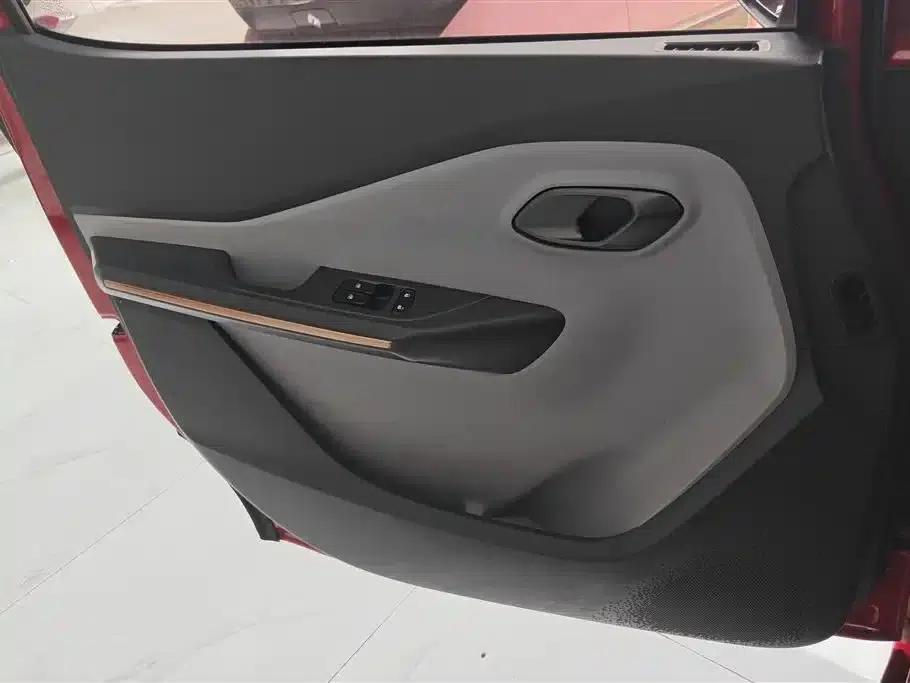 Baojun E200 2018 Smart Edition — миниатюра 7