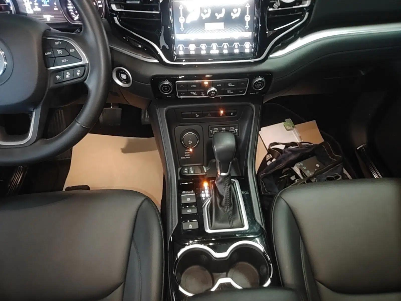 Jeep Grand Commander 2020 2.0T Four-Wheel Drive Elite Enhanced Edition — миниатюра 16