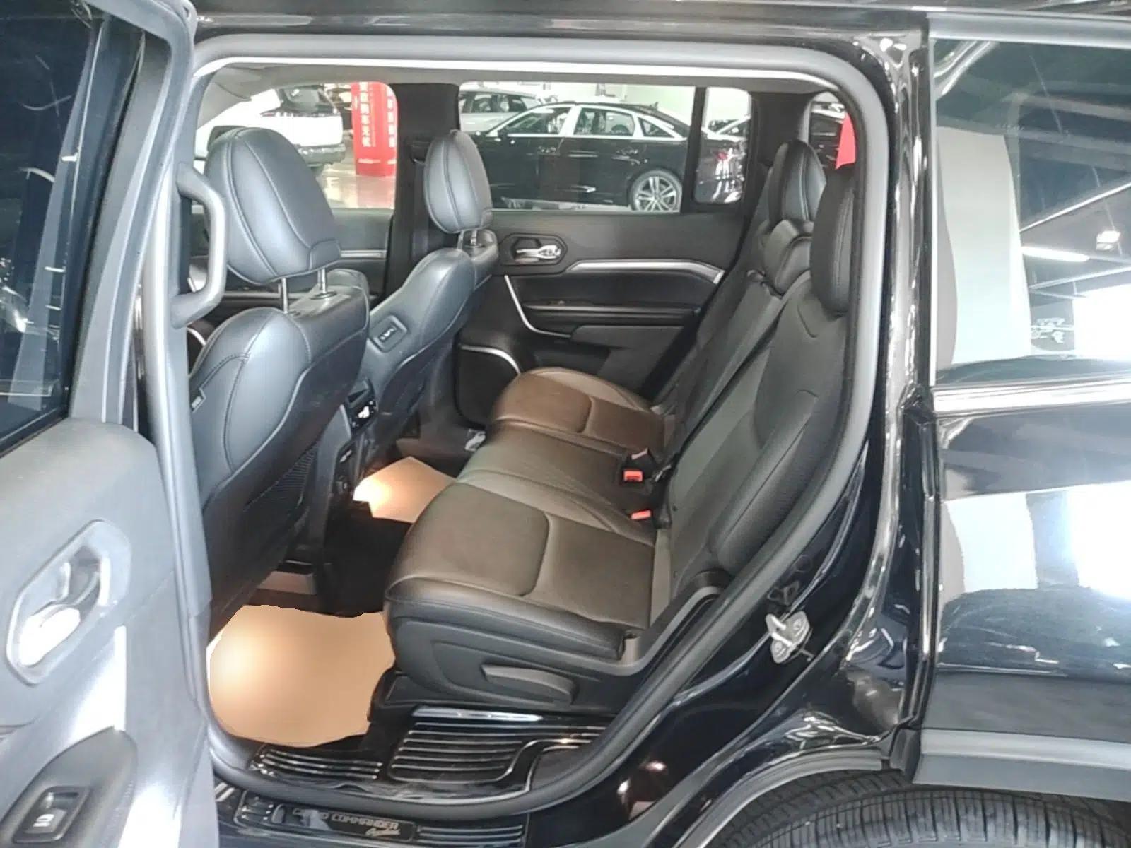 Jeep Grand Commander 2020 2.0T Four-Wheel Drive Elite Enhanced Edition — миниатюра 20