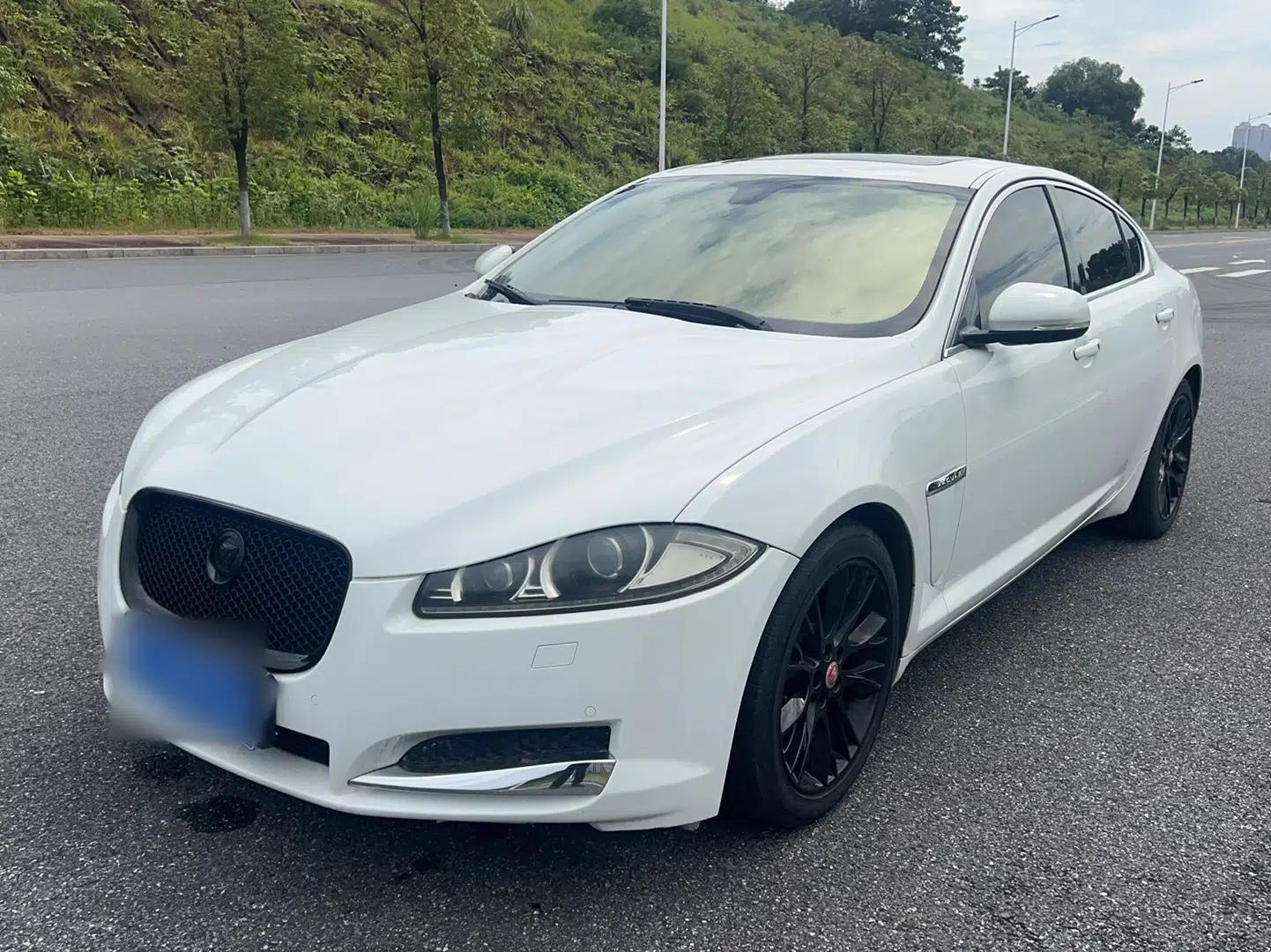 Jaguar XF 2014 XF 2.0T Luxury Edition — миниатюра 1