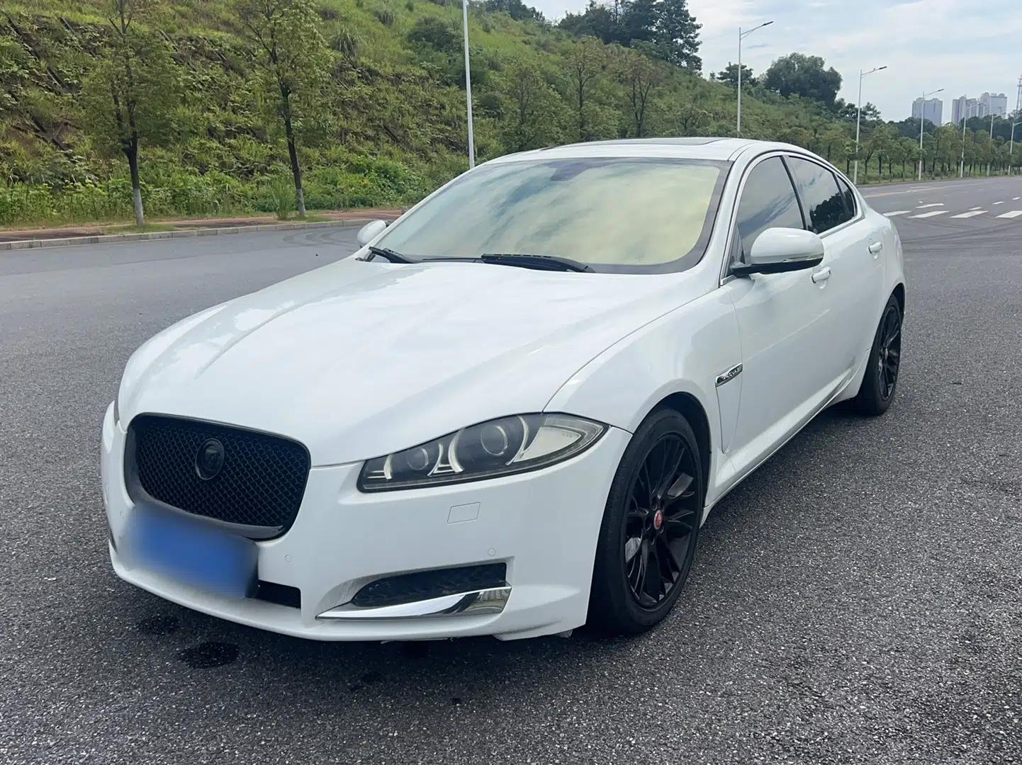Jaguar XF 2014 XF 2.0T Luxury Edition — миниатюра 2