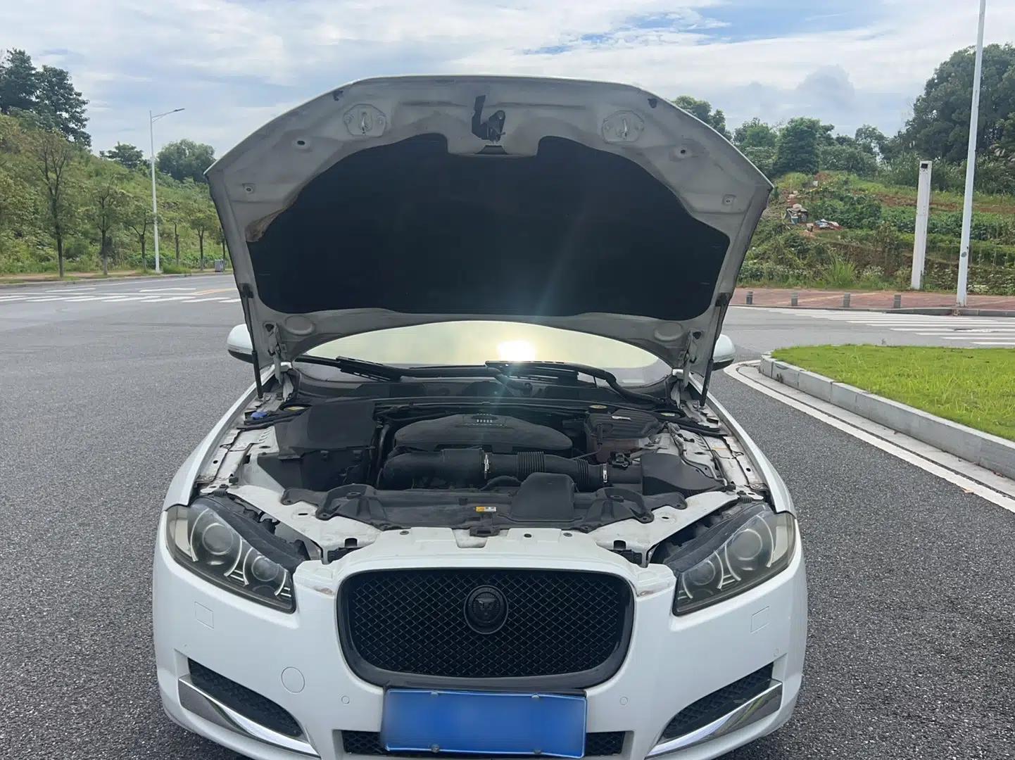 Jaguar XF 2014 XF 2.0T Luxury Edition — миниатюра 13