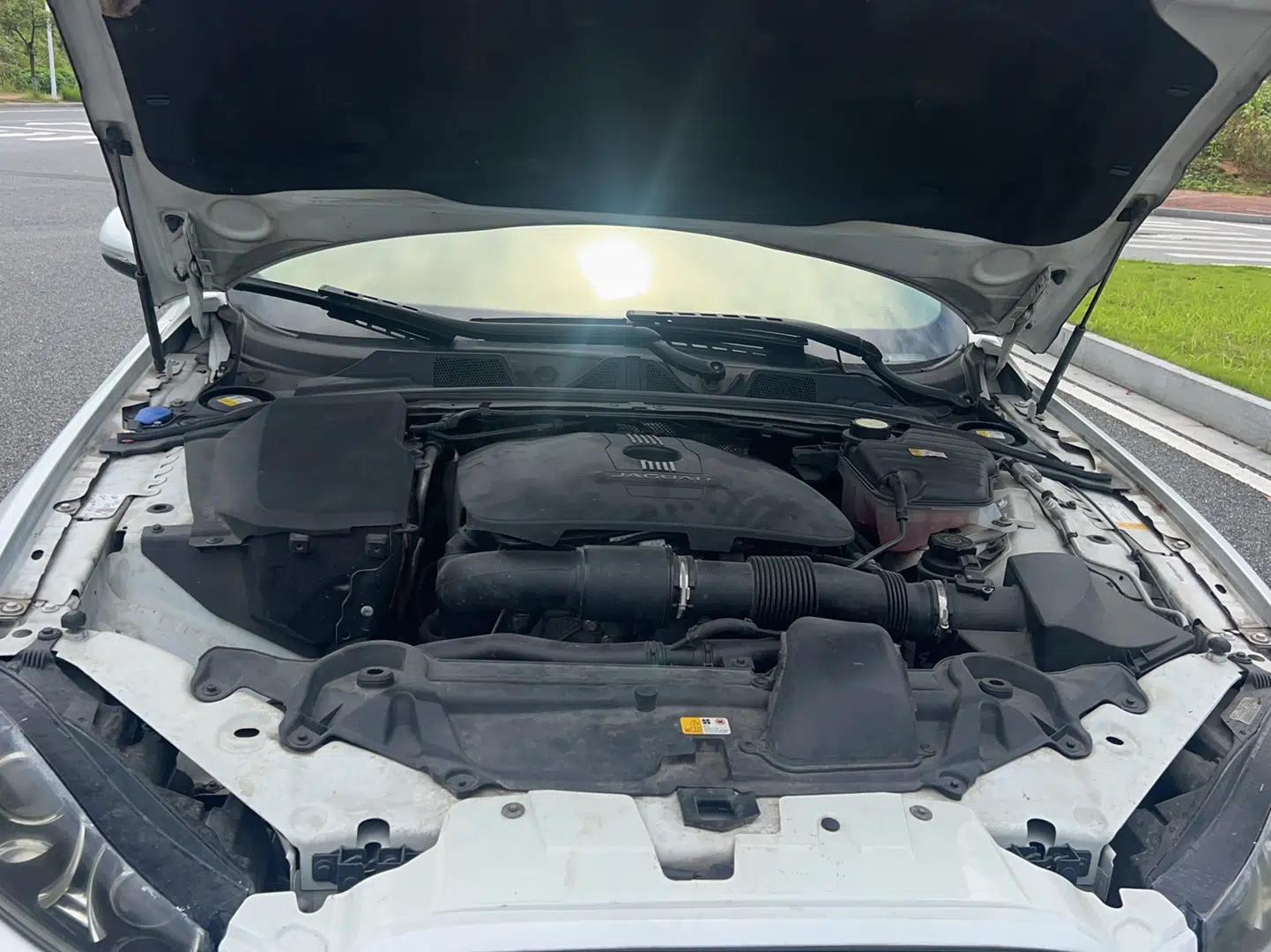 Jaguar XF 2014 XF 2.0T Luxury Edition — миниатюра 14