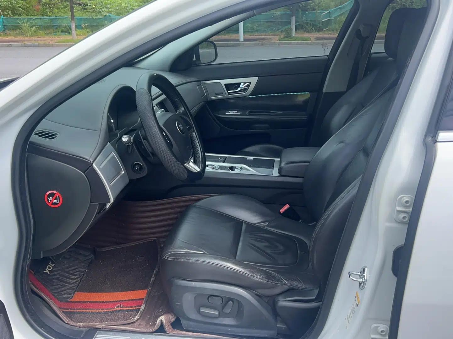 Jaguar XF 2014 XF 2.0T Luxury Edition — миниатюра 17