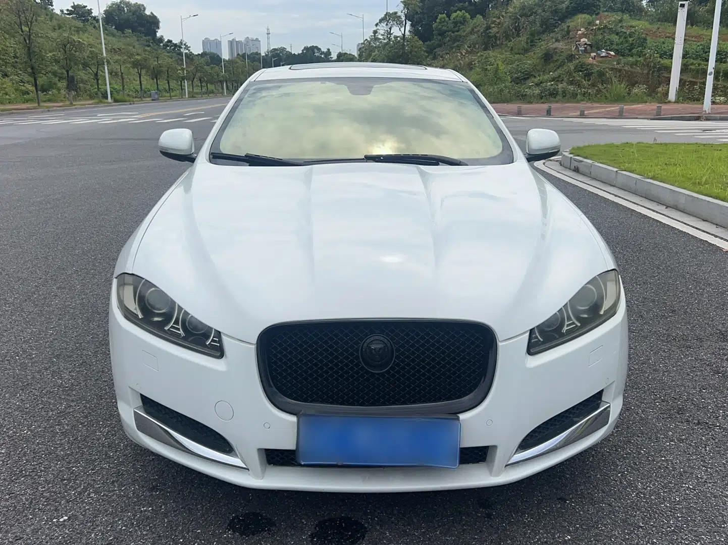 Jaguar XF 2014 XF 2.0T Luxury Edition — миниатюра 3