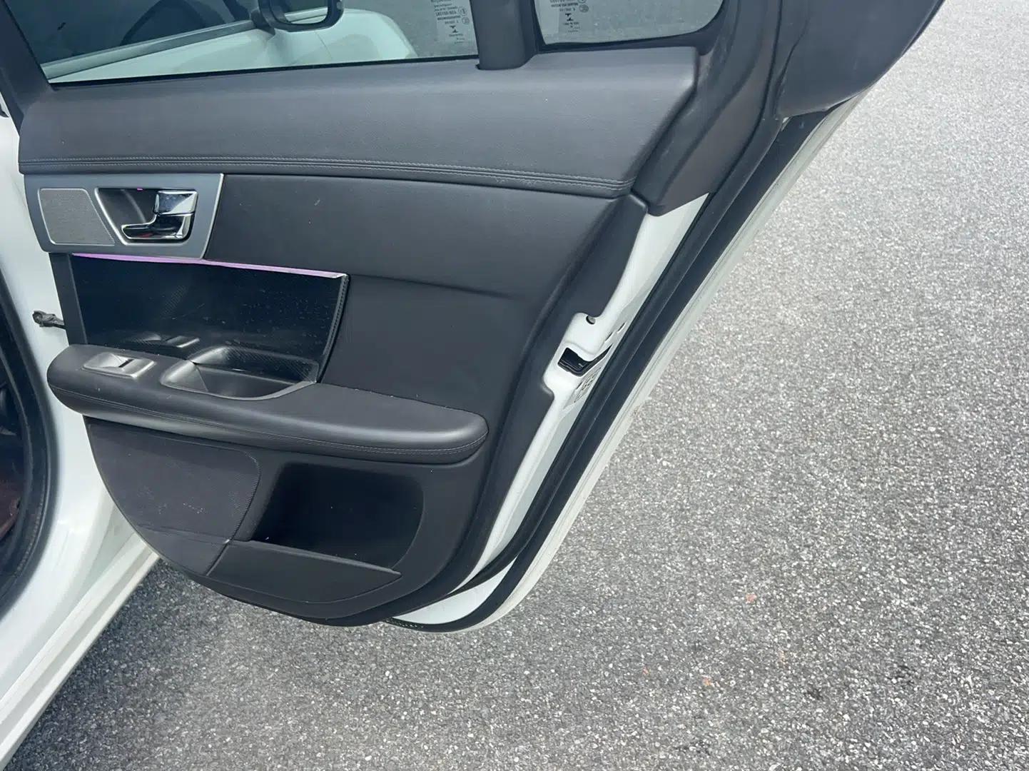 Jaguar XF 2014 XF 2.0T Luxury Edition — миниатюра 28