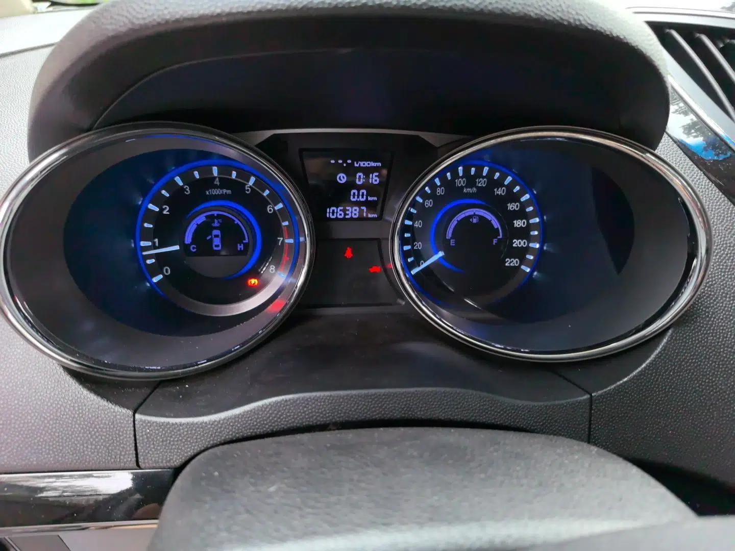 JAC Group Refine M2 2013 1.5L Manual Comfort Model 5 Seats — миниатюра 11