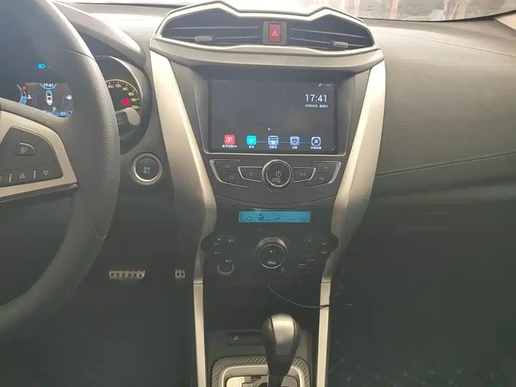 2017 Yuan 1.5L Automatic Cool Connected Edition — миниатюра 13