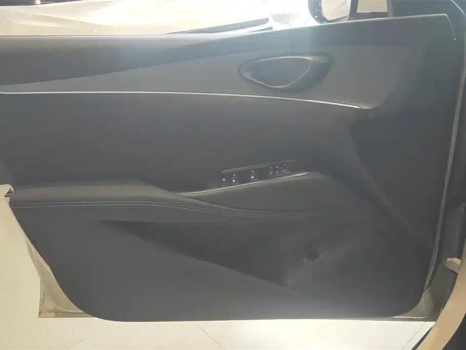Seal 06 DM-i Touring Edition 2025 DM-i 150KM Premium Model — миниатюра 7