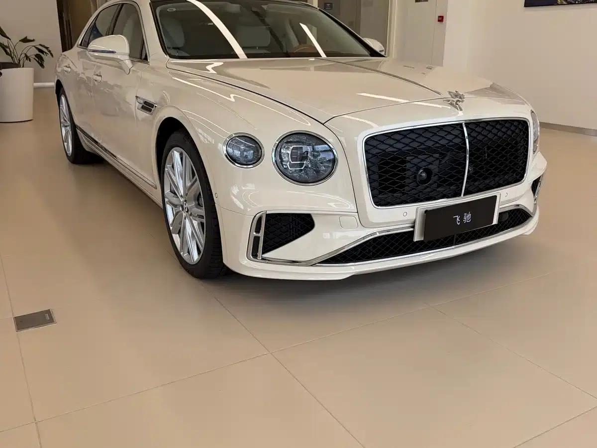 2026 Mercedes-Benz Flying Spur Plug-in Hybrid 4.0T V8 Standard Edition — миниатюра 2