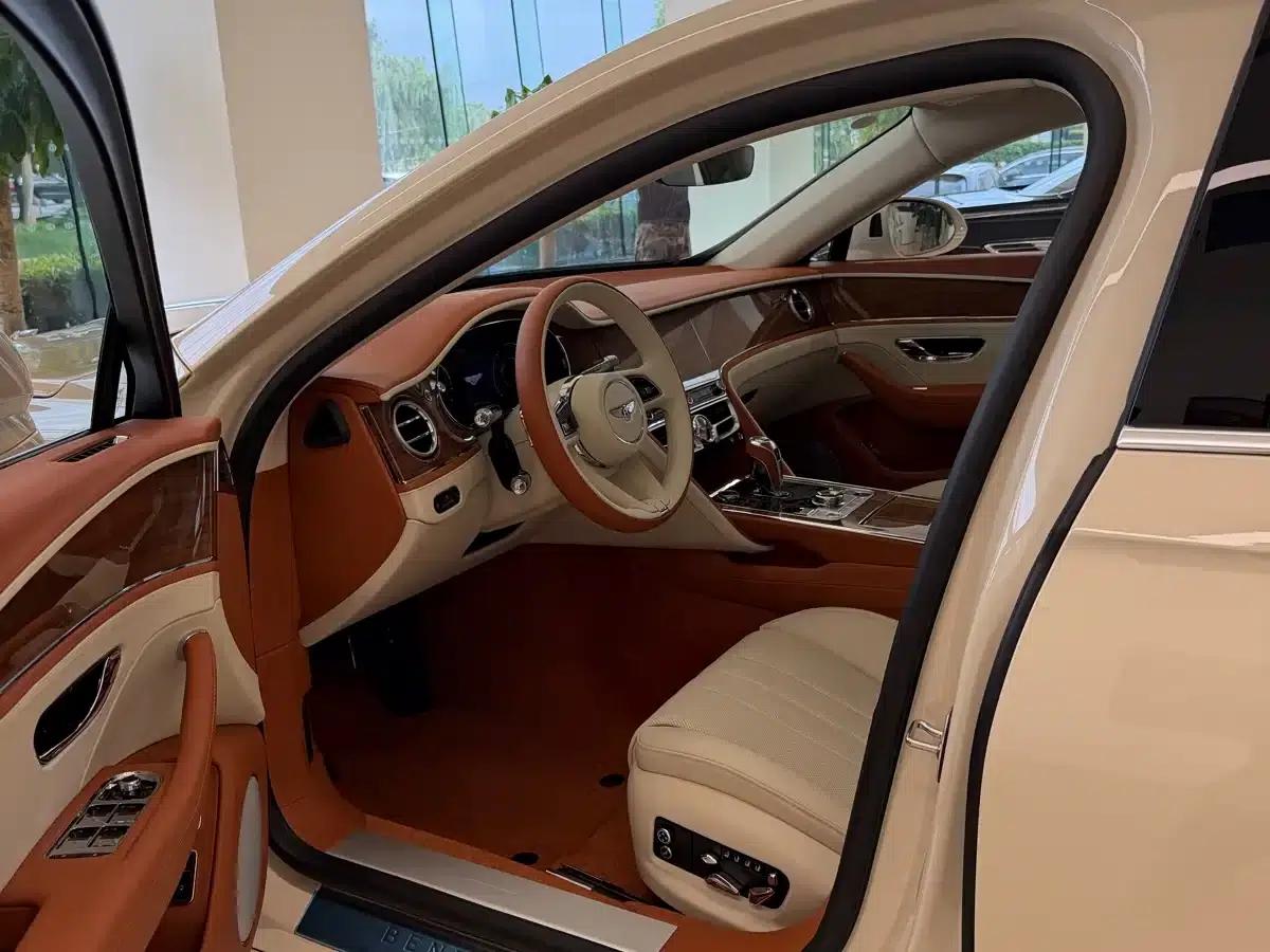 2026 Mercedes-Benz Flying Spur Plug-in Hybrid 4.0T V8 Standard Edition — миниатюра 5