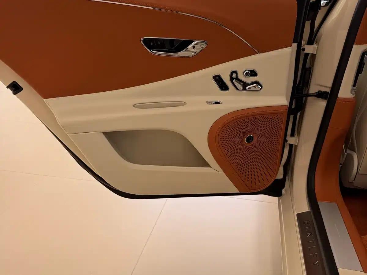 2026 Mercedes-Benz Flying Spur Plug-in Hybrid 4.0T V8 Standard Edition — миниатюра 9
