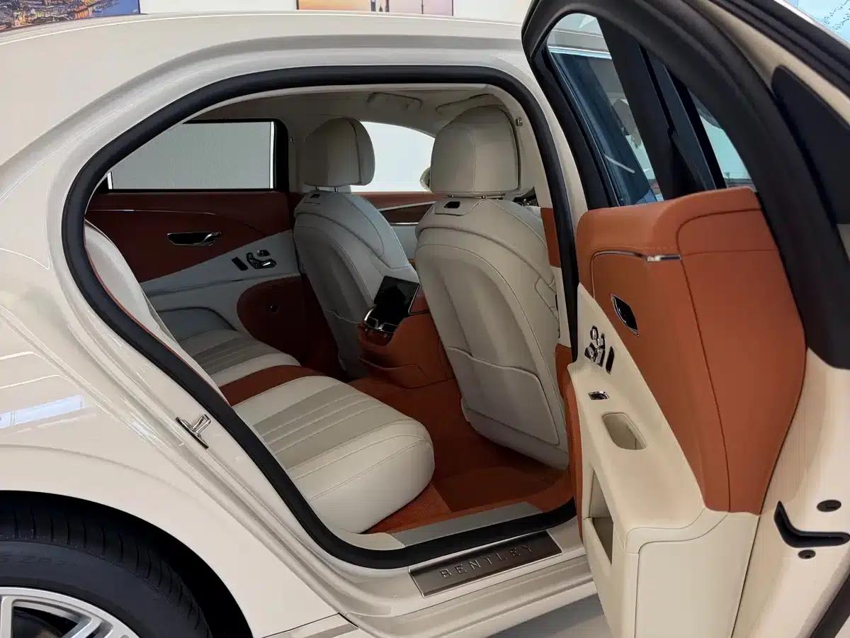 2026 Mercedes-Benz Flying Spur Plug-in Hybrid 4.0T V8 Standard Edition — миниатюра 10