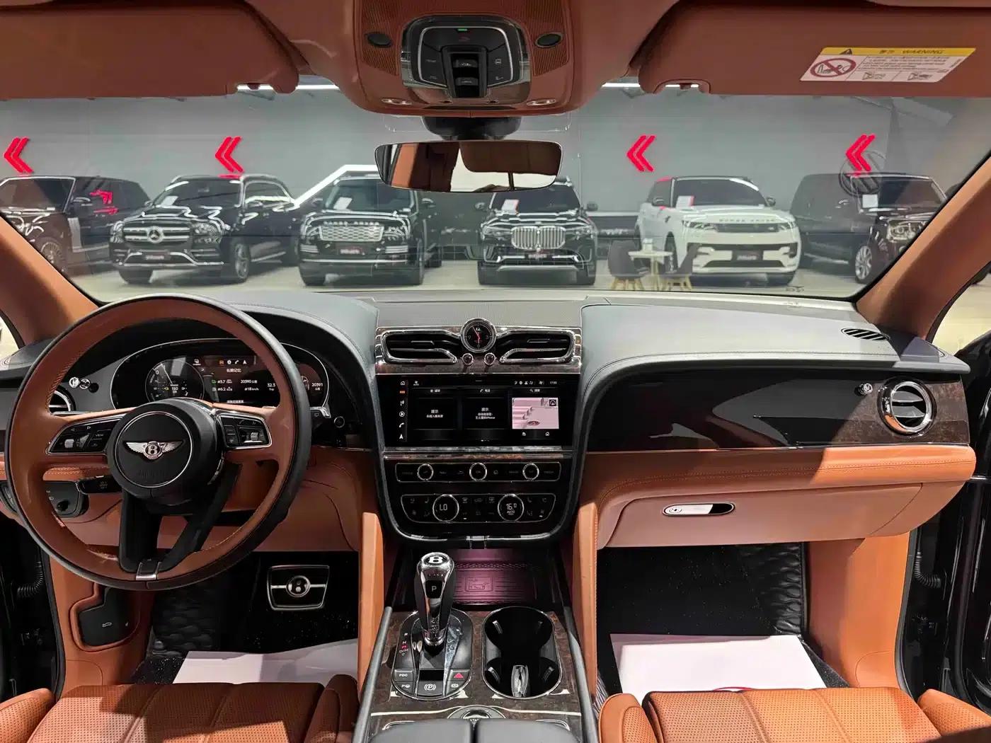 Bentayga Plug-in Hybrid 2021 3.0T PHEV — миниатюра 12