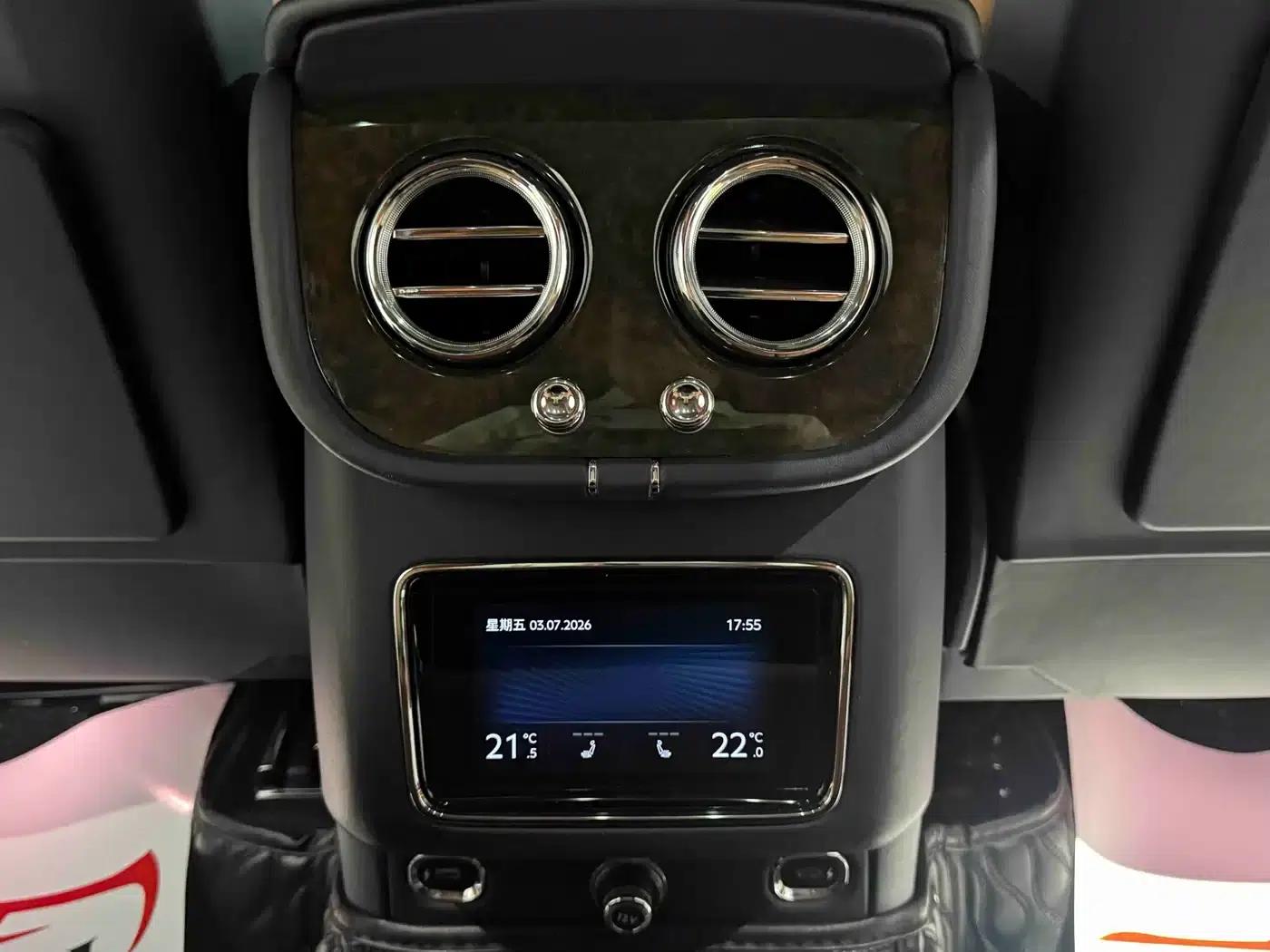 Bentayga Plug-in Hybrid 2021 3.0T PHEV — миниатюра 14