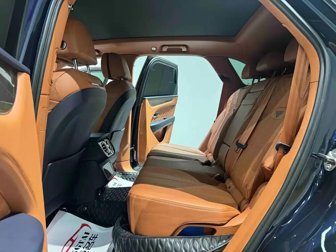 Bentayga Plug-in Hybrid 2021 3.0T PHEV — миниатюра 15