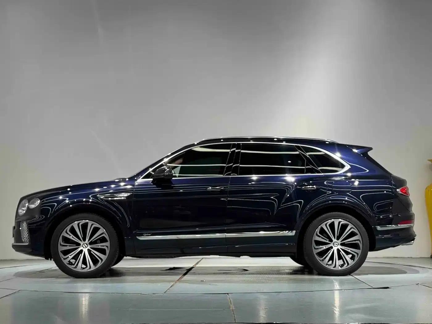 Bentayga Plug-in Hybrid 2021 3.0T PHEV — миниатюра 16